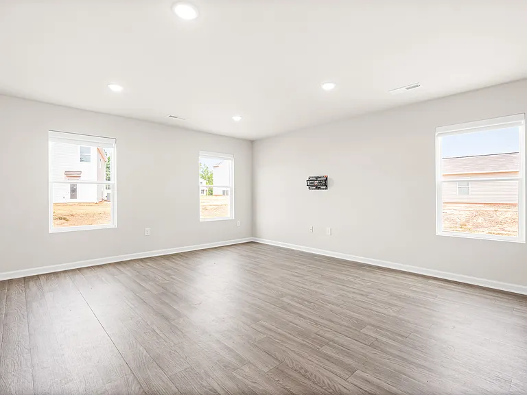 140 Lillian Ln — Photo 12
