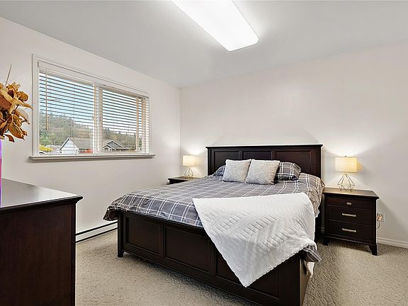 4th image of 2883 Sequoia Way