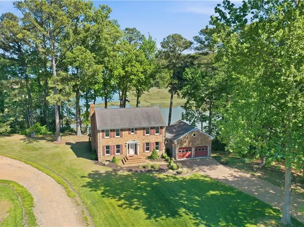 8 Merritt Cv, Carrollton, VA 23314