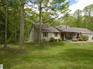 675 E Shetland Trl, Cedar, MI 49621