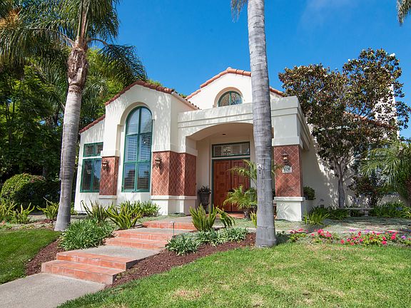 2nd image of 1030 Vista De La Mesa Dr