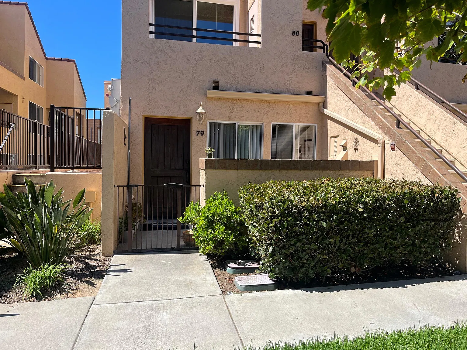 Studio, 420 sqft, $1,900 — Photo 2