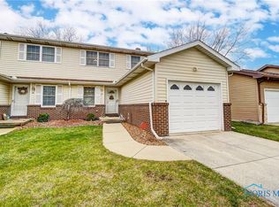 15 Augusta Dr, Bowling Green, OH 43402
