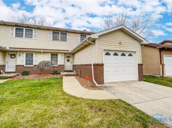 15 Augusta Dr, Bowling Green, OH 43402