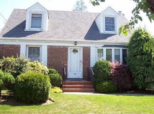 16 Broadway, New Hyde Park, NY 11040