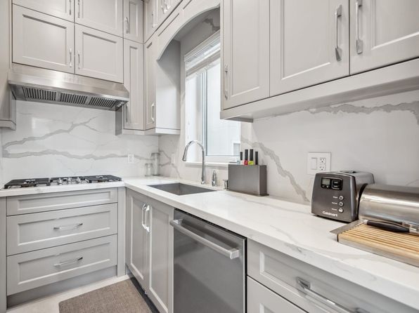 5 bedroom rental in Vancouver — photo 8