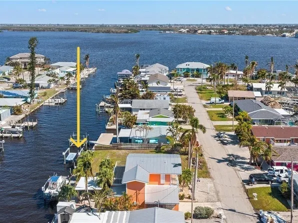 2596 Bayshore Dr, Matlacha, FL 33993