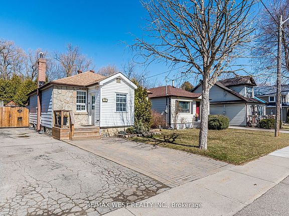 3rd image of 76 Laburnham Ave