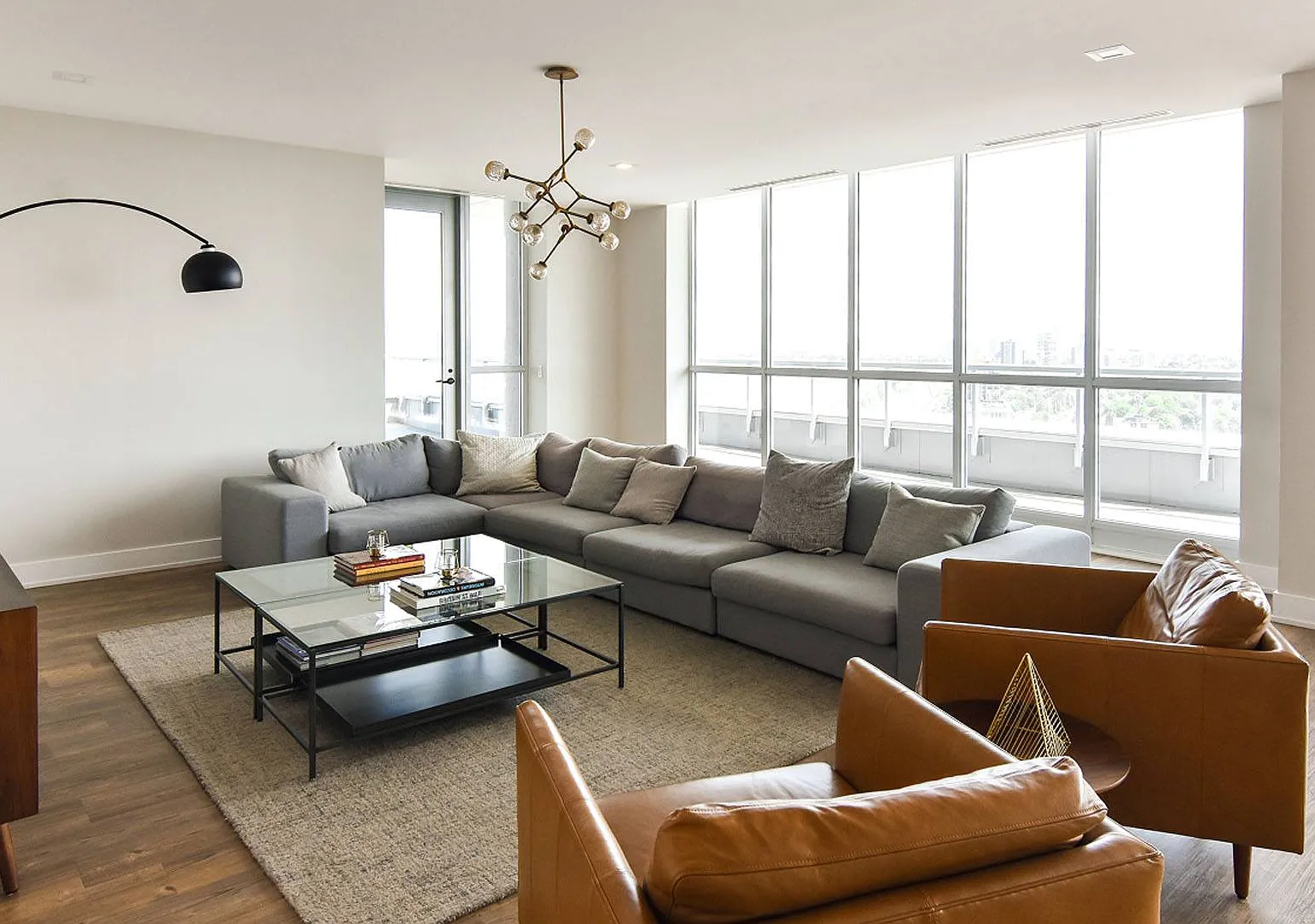 929 Richmond by Brigil — Photo 4