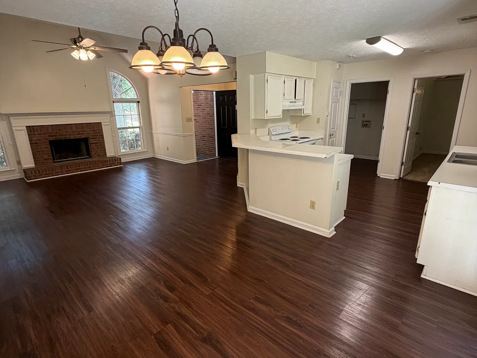 3 bed, 1362 sqft, $2,300 — Photo 3