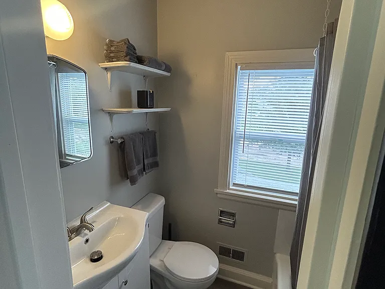 1746 B Ave NE — Photo 6