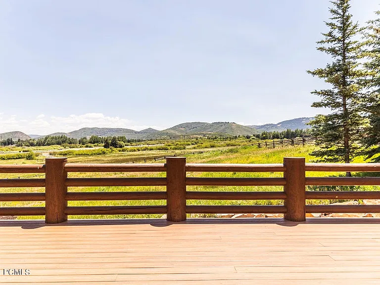 2600 Meadows Dr — Photo 15