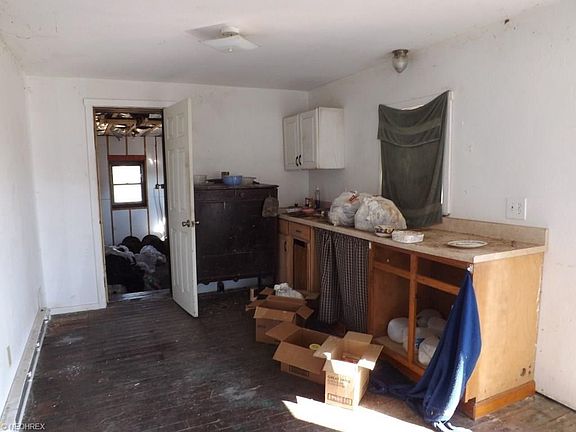 3rd image of 2292 Railroad St