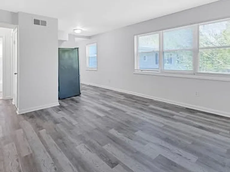 642 Dresden Dr — Photo 28