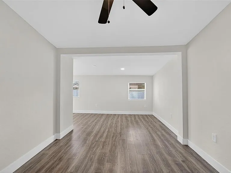 2525 W Beach St — Photo 30