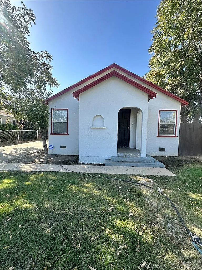 3 bed, 1225 sqft, $1,650 — Photo 1