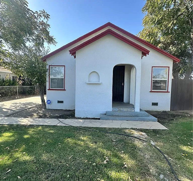 111 E Moneta Ave