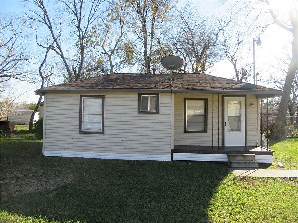 1st image of 221 Cypress Ave
