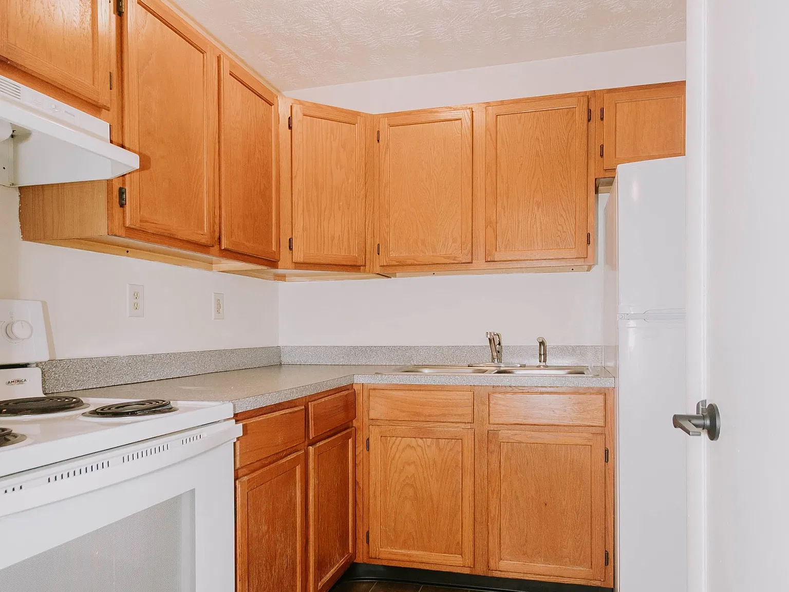 401 East Rd - 11 — Photo 2