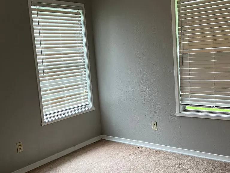 818 Willow Dr — Photo 10