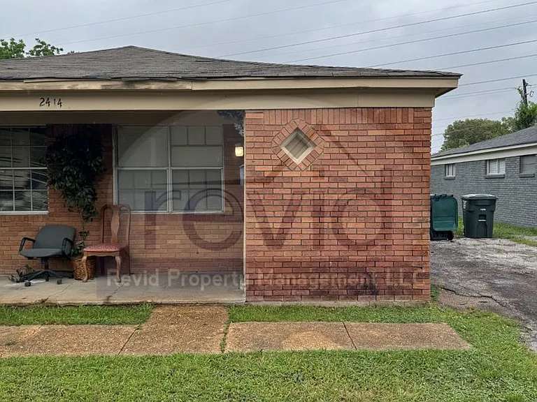 2412 Charjean — Photo 2