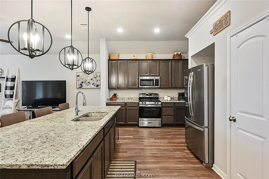 3 bed, 1654 sqft, $2,300 — Photo 4
