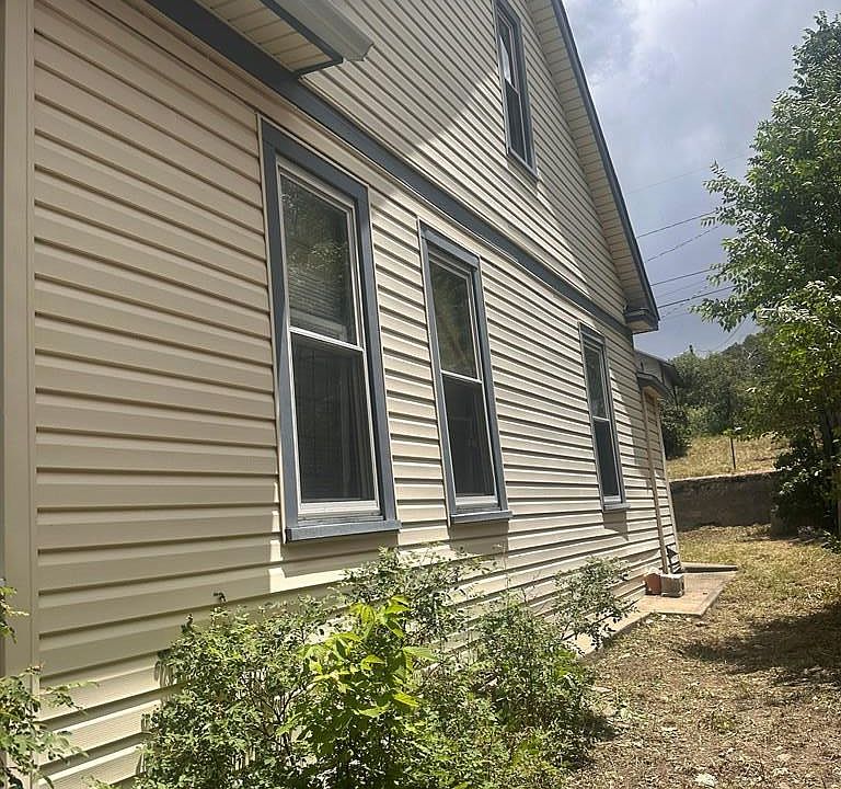 2nd image of 406 E 7th St