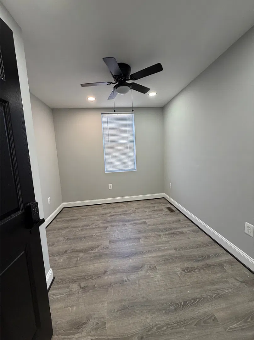 1640 E 32nd Street $800 Available (Private Bath) — Photo 4