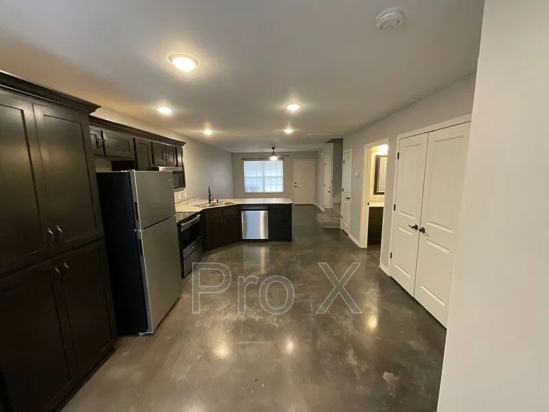 3 bed, 2.0 bath, 1560 sqft, $1,335 — Photo 4