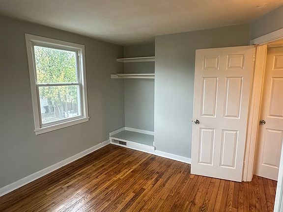 5th image of 18-24 Balzac Ct #18
