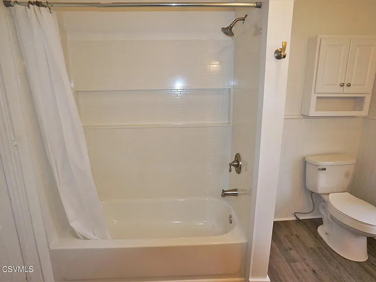 305 Walnut St — Photo 18