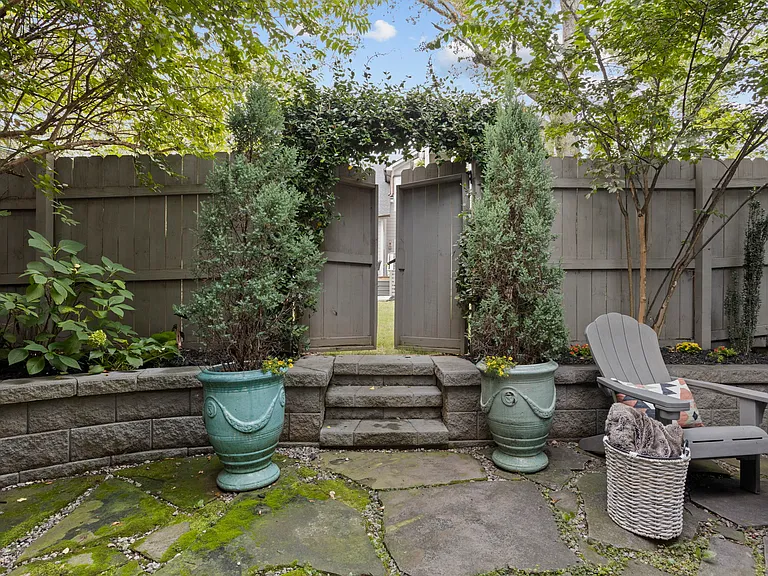 105 Sumner St #2B — Photo 26