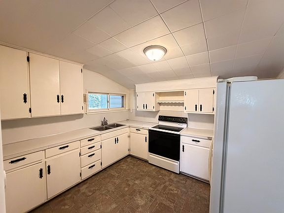 4th image of 212 Lewis St