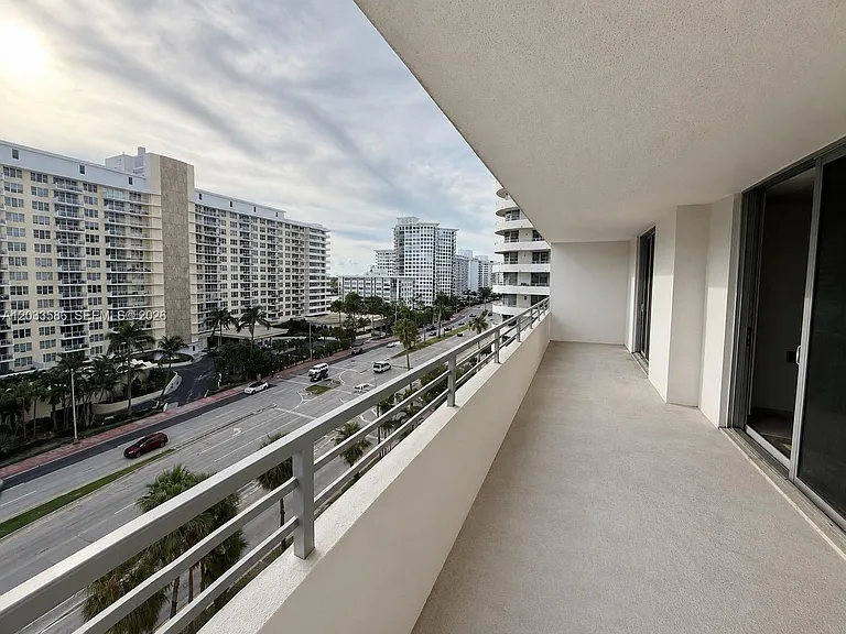 5555 Collins Ave #9V — Photo 18