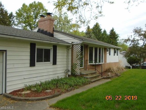 3rd image of 8490 Parkdale Dr