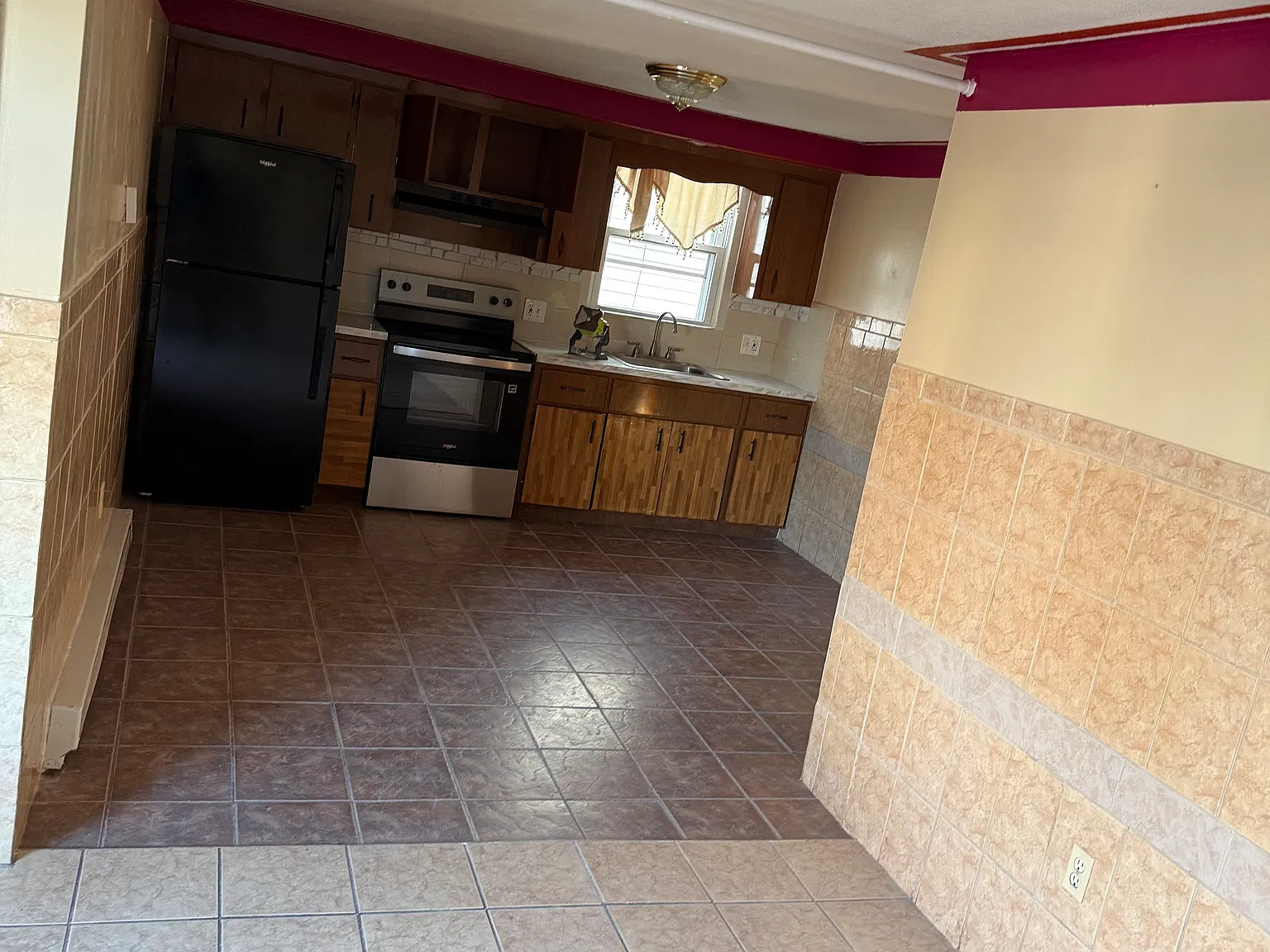 2 bed, 9999 sqft, $2,550 — Photo 1