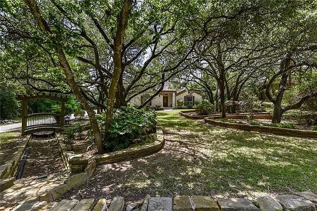 1st image of 1202 Oak Hollow Dr