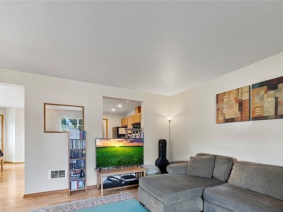 5th image of 822 Lincoln St #A