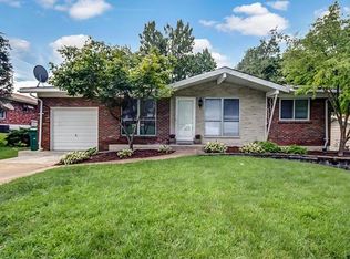 408 Golden Valley Dr, Saint Louis, MO 63129