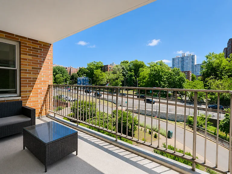 2601 Henry Hudson Pkwy W #4E — Photo 9