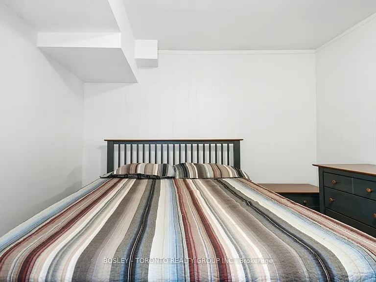 146 Earlscourt Ave #LOWER — Photo 25