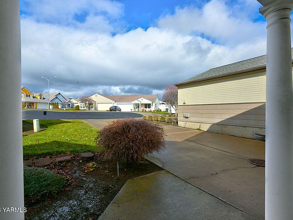 3rd image of 4934 Apple Blossom Ct