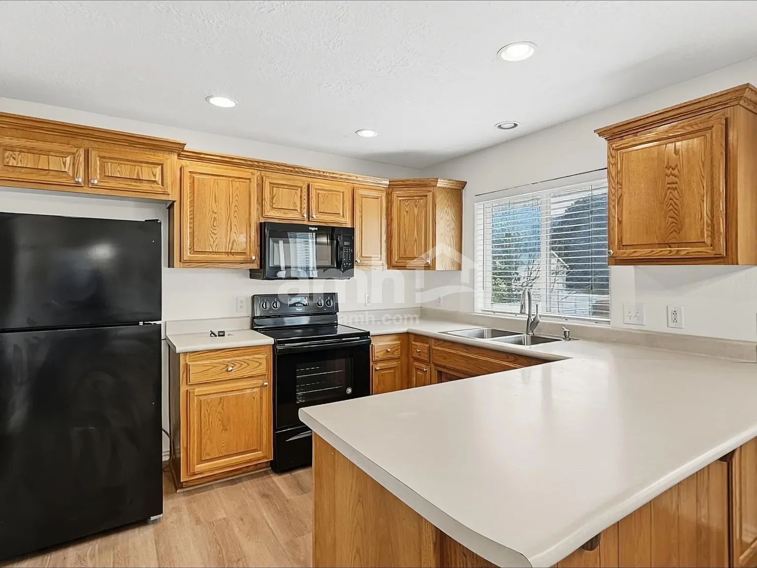 5 bed, 3.0 bath, 2742 sqft, $2,685 — Photo 3