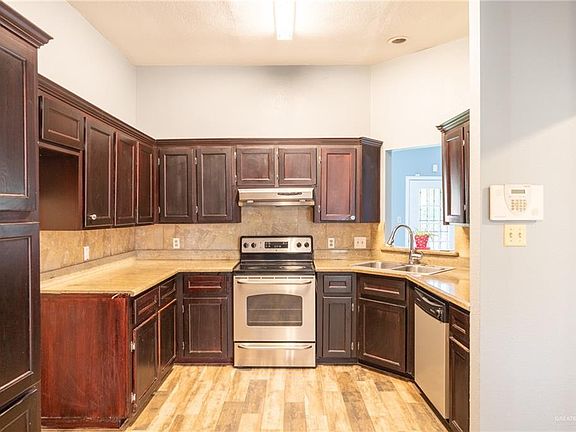 4th image of 2204 E 21st St
