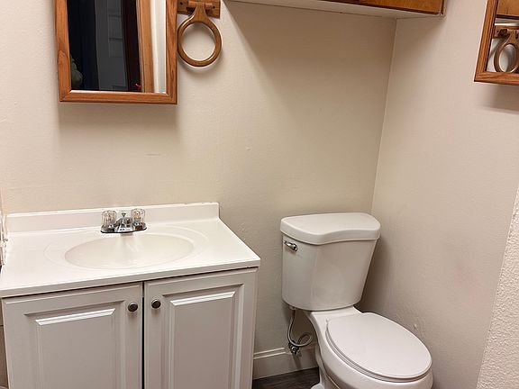 3rd image of 215 SW Cedar Ave #225