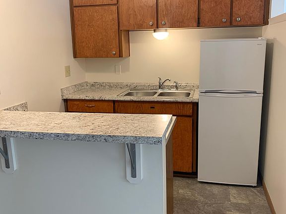 5th image of 1902 S Harris Ave APT 3B