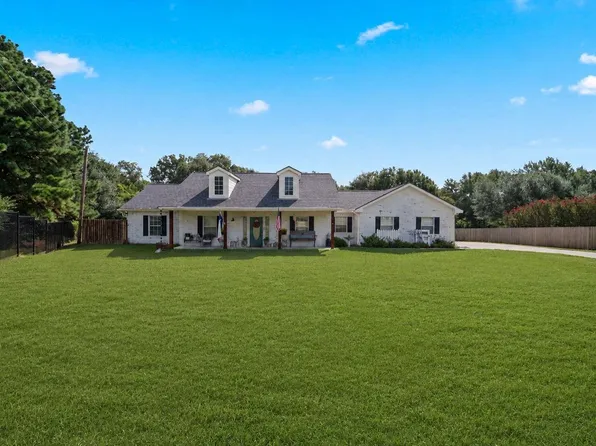 2904 Brandenburg Ln, Brenham, TX 77833