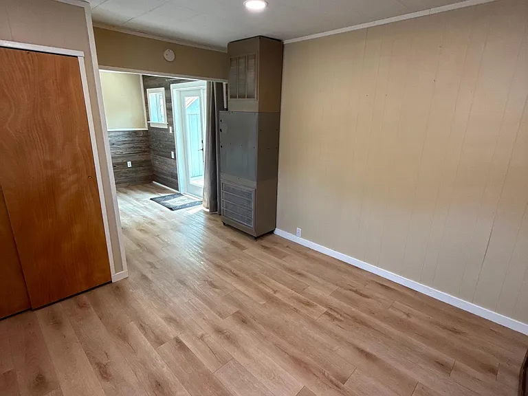 418 Monroe St N — Photo 9