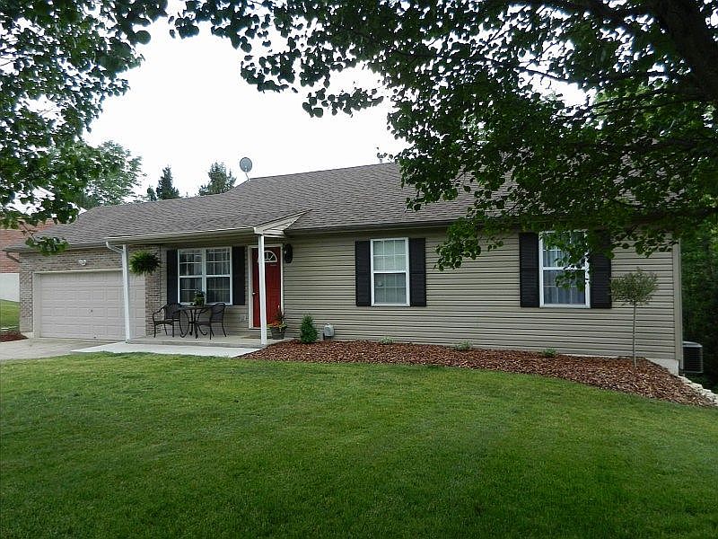Front of home & yard
