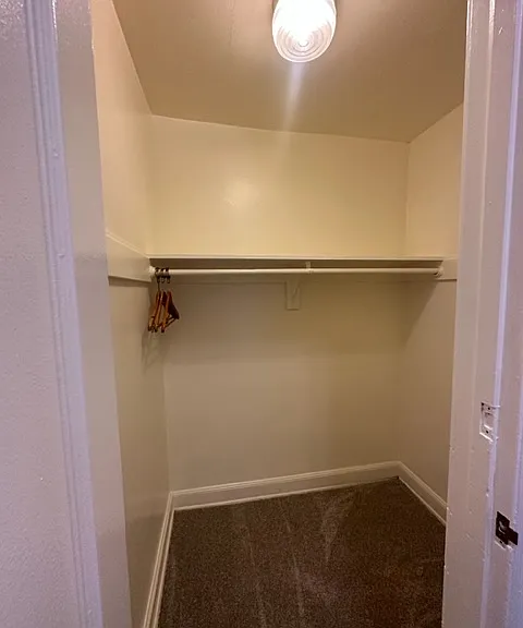 Jr. 1-bedroom Closet